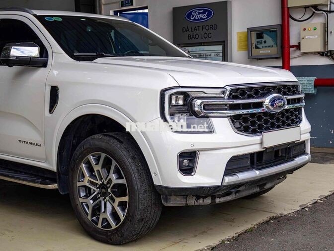 Ford Everest Titanium 4x4 2024 Trắng
