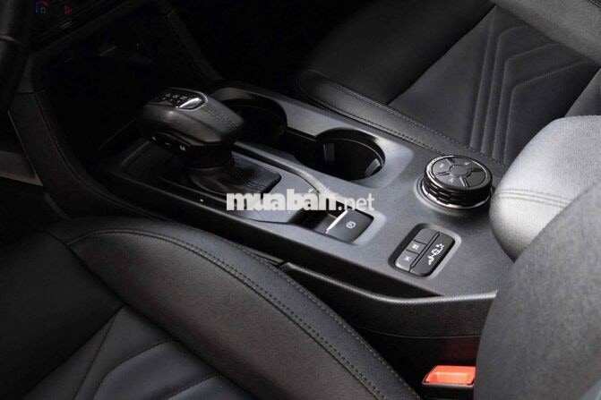 Ford Everest Titanium 4x4 2024 Trắng
