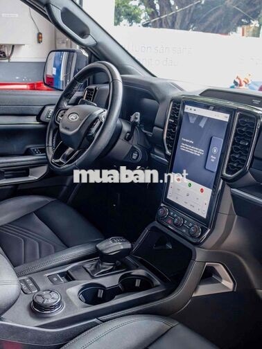 Ford Everest Titanium 4x4 2024 Trắng