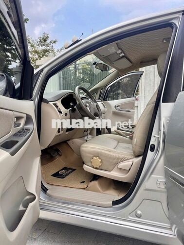 Toyota Innova 2.0G AT 2012 Bạc