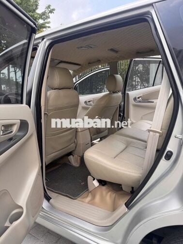 Toyota Innova 2.0G AT 2012 Bạc
