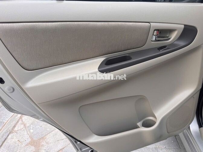 Toyota Innova 2.0G AT 2012 Bạc