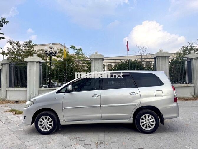 Toyota Innova 2.0G AT 2012 Bạc