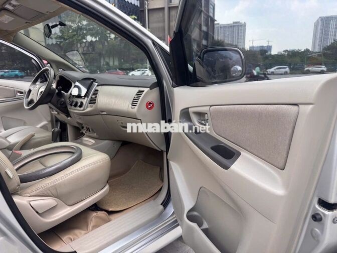 Toyota Innova 2.0G AT 2012 Bạc