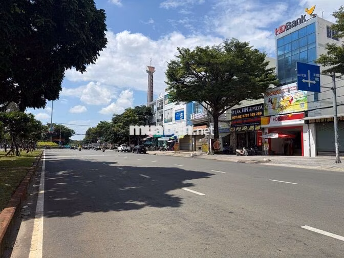 CHO THUÊ NHÀ MẶT TIỀN ĐƯỜNG VÀNH ĐAI TRONG 12X21,5M 3L CÓ THANG MÁY