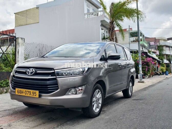 Toyota Innova 2019 Số sàn Nâu vàng 8 chỗ