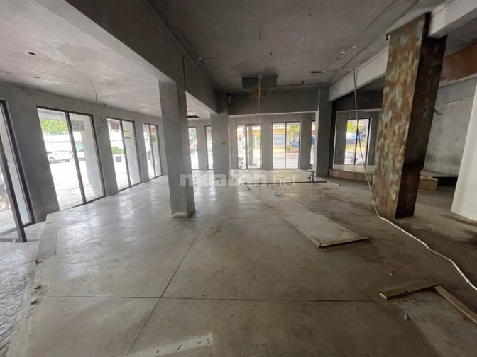 CHO THUÊ NHÀ 2 MẶT TIỀN ĐƯỜNG LÝ CHÍNH THẮNG, QUẬN 3. DTSD: 190M2