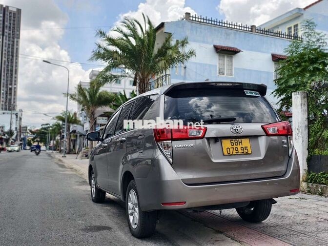 Toyota Innova 2019 Số sàn Nâu vàng 8 chỗ