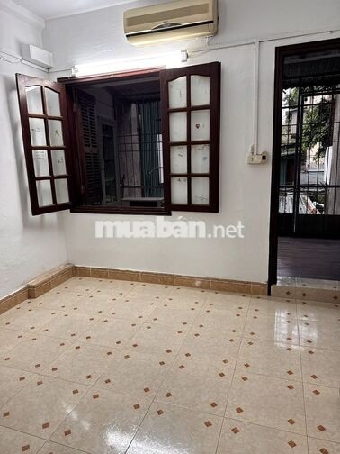 Cho thuê căn hộ tập thể tầng 2 Nguyễn Công Trứ 50m2 -1 ngủ -1 khách