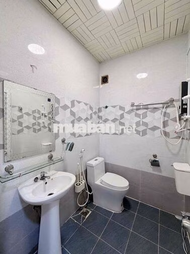 Căn Hộ 1PN Tách Bếp Có Ban Công , Cửa Sổ View Kính 50m2