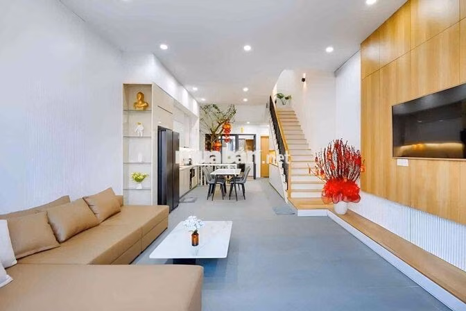 Nhà 3 tầng hướng Đông Nam tại Hoà Xuân