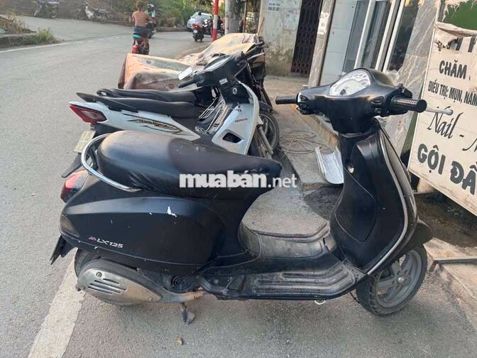 Piaggio Vespa LX 125 Đen