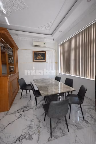 BIỆT PHỦ PHÁP CỔ NGUY NGA NGAY CHỢ BÀ HOM SẦM UẤT 