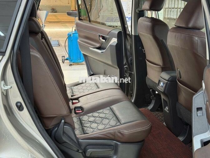 Innova Cross 2.0V 2024 63.200km (GIÁ CÒN GIẢM)