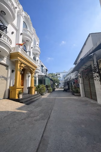 BIỆT PHỦ PHÁP CỔ NGUY NGA NGAY CHỢ BÀ HOM SẦM UẤT 