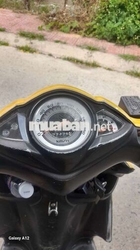 Suzuki SKYRIVE 125cc Vàng