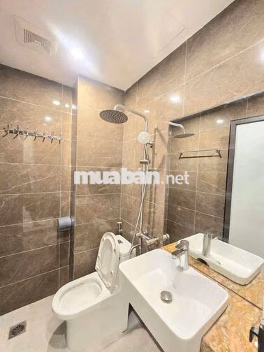 Giáp Nhị- 15 triệu- 5 tầng 3 ngủ- 10m ra ô tô