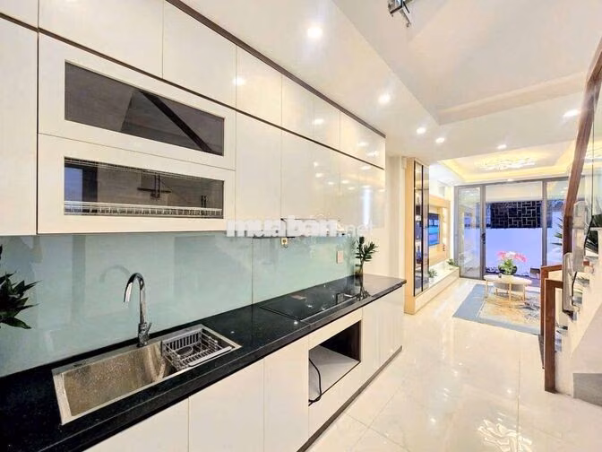 Giáp Nhị- 15 triệu- 5 tầng 3 ngủ- 10m ra ô tô