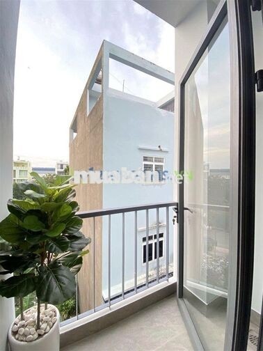 Căn Hộ Quận 8 Cao Cấp _ Ban Công 30m2 Siêu Thoáng