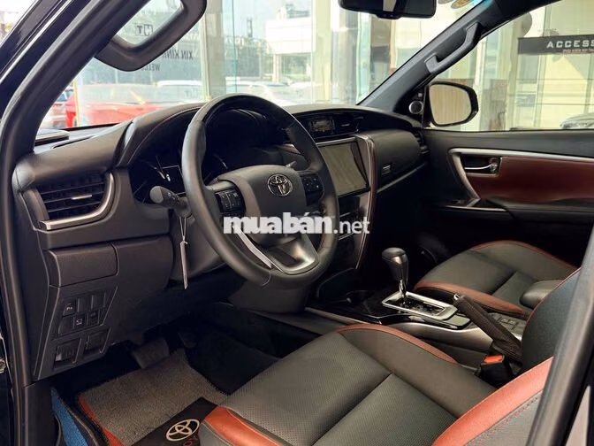 Toyota Fortuner 2025-Xăng Đặc Biệt Legender 2 Cầu
