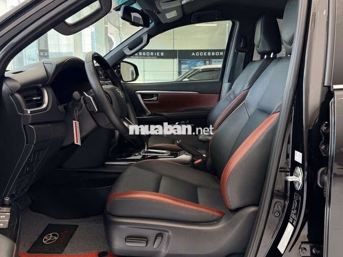 Toyota Fortuner 2025-Xăng Đặc Biệt Legender 2 Cầu