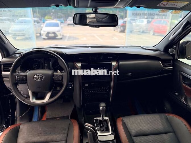 Toyota Fortuner 2025-Xăng Đặc Biệt Legender 2 Cầu