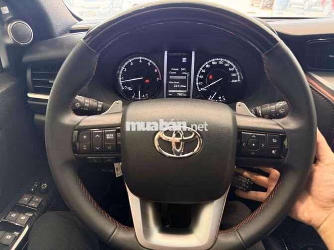 Toyota Fortuner 2025-Xăng Đặc Biệt Legender 2 Cầu