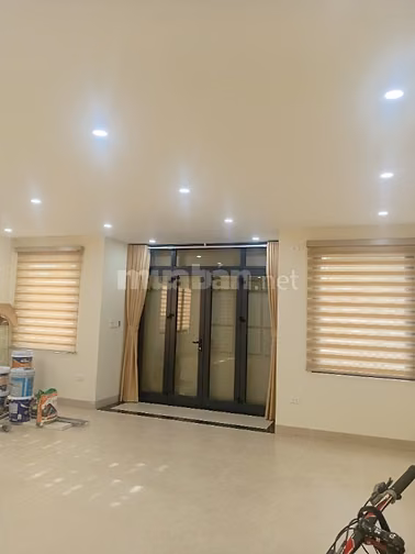 Nhà đẹp mặt phố view hồ Ba Mẫu dt 65m2, 2 tầng, 35 tr