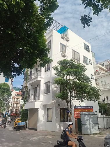 Nhà đẹp mặt phố view hồ Ba Mẫu dt 65m2, 2 tầng, 35 tr