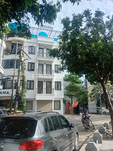 Nhà đẹp mặt phố view hồ Ba Mẫu dt 65m2, 2 tầng, 35 tr