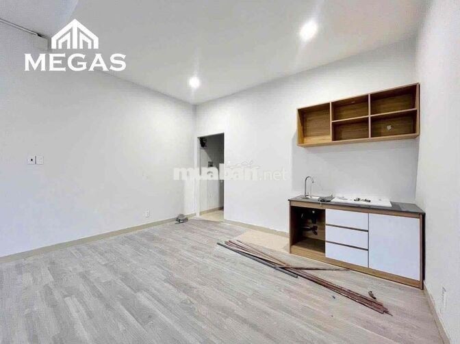 CHO THUÊ CĂN HỘ BAN CÔNG SIÊU RỘNG Ở SƯ VẠN HẠNH QUẬN 10 GIÁ RẺ T9/26