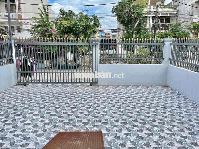 Nhà 8x25m 2 phòng hẻm Trần Hoàng Na