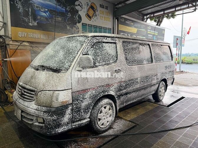 Toyota Hiace Xe tải van 3 chỗ