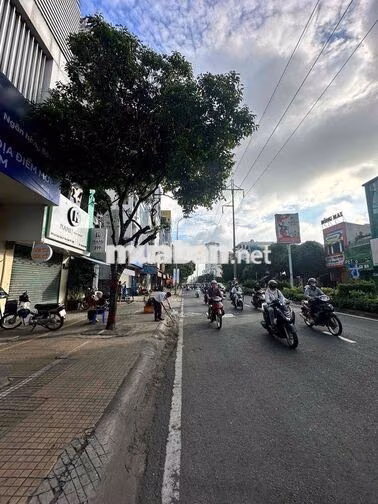 MT Lạc Long Quân P5 Q11-10x15m- 2 tầng 2PN suốt 3WC-giá 42tr
