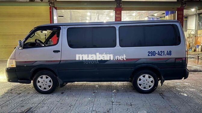 Toyota Hiace Xe tải van 3 chỗ