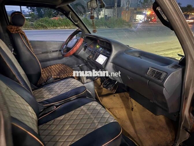 Toyota Hiace Xe tải van 3 chỗ