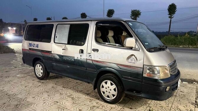 Toyota Hiace Xe tải van 3 chỗ