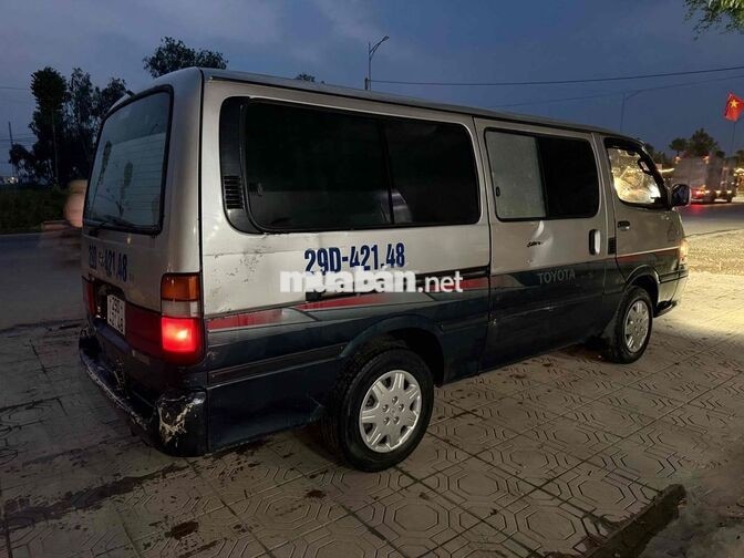 Toyota Hiace Xe tải van 3 chỗ