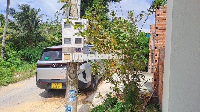 Nhà nguyên căn có đất vườn làm kho 