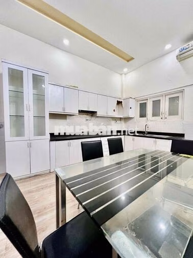 Cho Thuê Nhà DT 8x15m 1Trệt 2Lầu 4Pn 3Wc Sân Rộng Đậu 2 Chiếc Ôtô