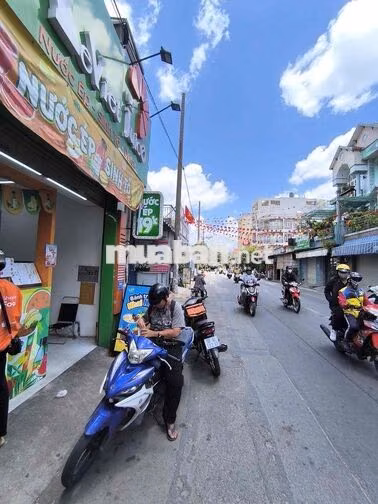 MTKD NGAY ĐẠI HỌC CÔNG THƯƠNG - 4 x 10 - CÓ CHỖ Ở LẠI