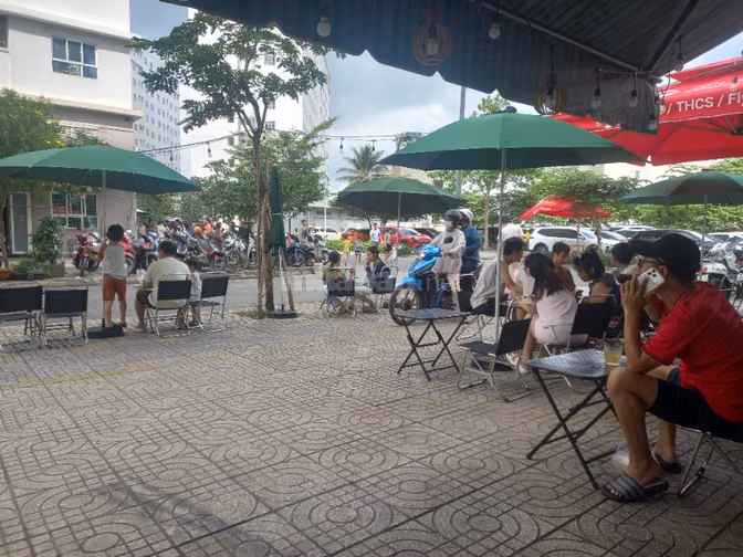 Sang nhượng toàn bộ quán cafe góc 2 mặt tiền vỉa hè rộng 8 mét. 95tr