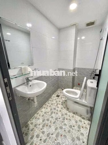 STUDIO BAN CÔNG CHƯA TỚI 6TR NGAY TRUNG TÂM Q10
