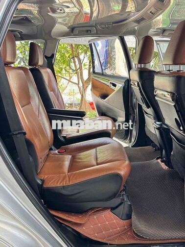 Toyota Innova bản 2.0V cao cấp