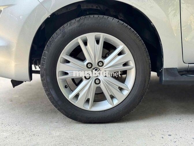 Toyota Innova bản 2.0V cao cấp
