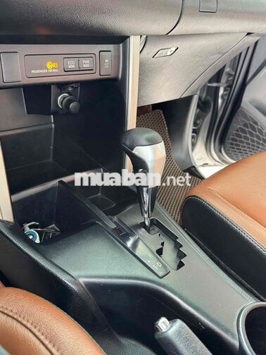 Toyota Innova bản 2.0V cao cấp