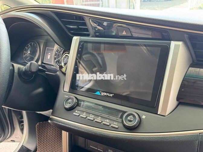 Toyota Innova bản 2.0V cao cấp