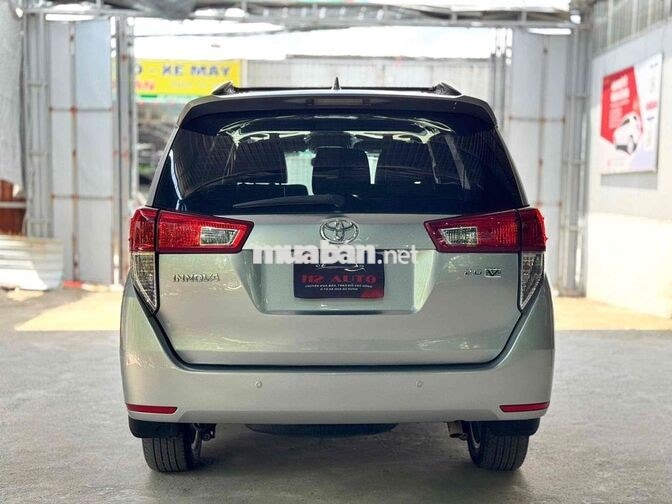 Toyota Innova bản 2.0V cao cấp