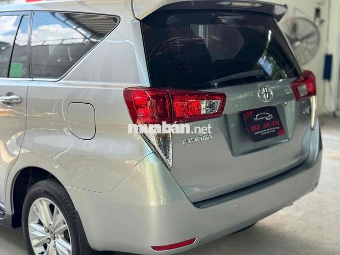Toyota Innova bản 2.0V cao cấp
