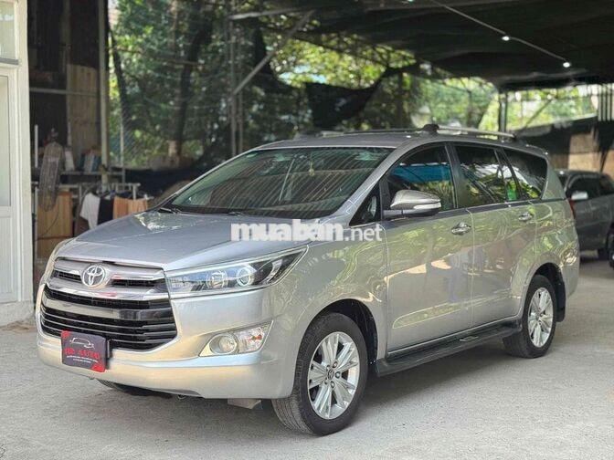 Toyota Innova bản 2.0V cao cấp